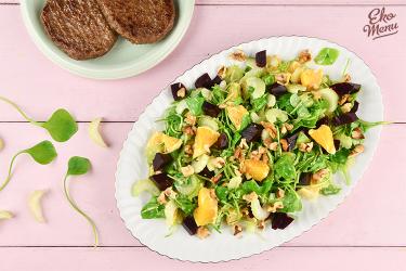 Postelein salade met bietjes en kalfsburger